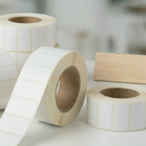 Étiquette adhésive PP 25x10 mm pour identification de petits produits et traçabilité.